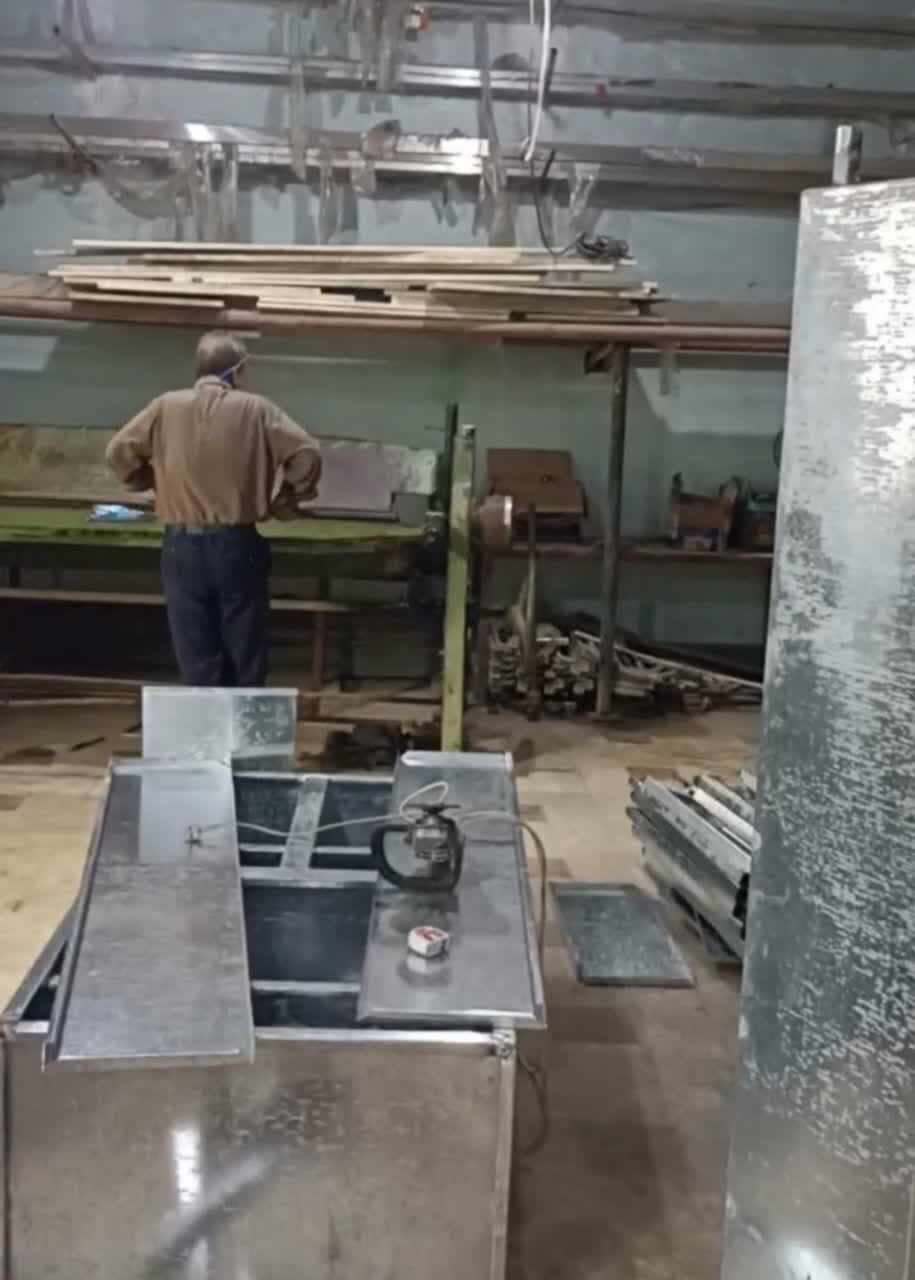 آغاز به کار کارگاه ساخت کمد امانات و جای کفشی حرم امامین عسکریین(ع) در خوزستان