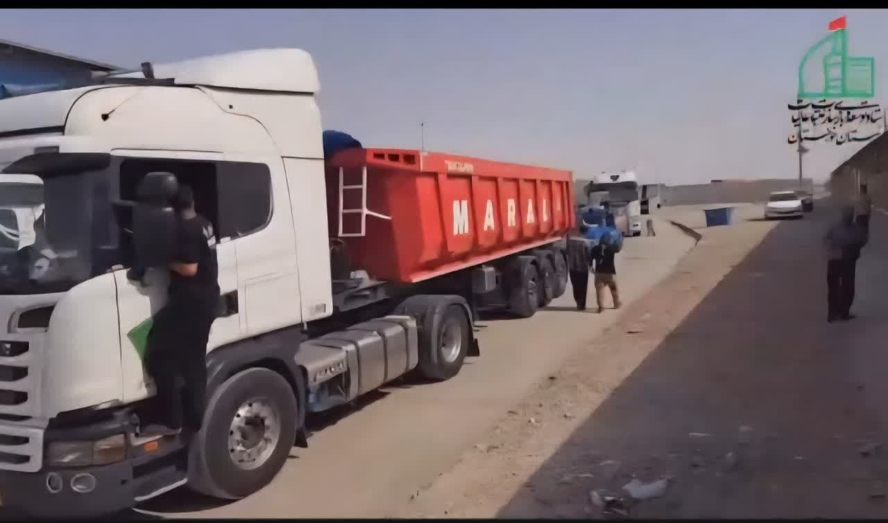 بازدید میدانی استاندار خوزستان از نحوه انتقال کامیون های بار مواکب