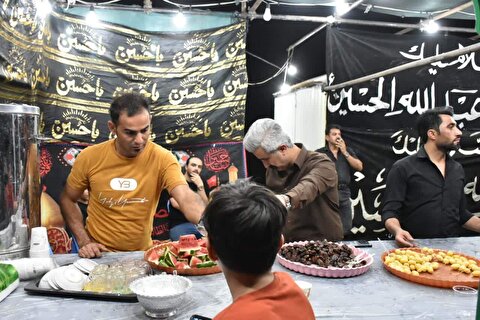 خدمت رسانی بیش از ۷۰ موکب مردمی در خوزستان در مراسم تشییع قائد شهید امت