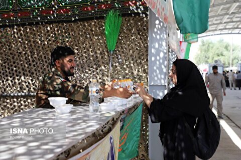 فعالیت ۱۳۷ موکب کرمانشاهی در مسیر بازگشت زوار اربعین