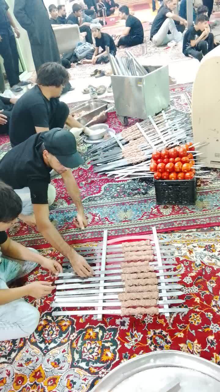 شور و اشتیاق خدمت رسانی به زائرین اربعین حسینی در مواکب مردمی شهرک اربعینی چذابه