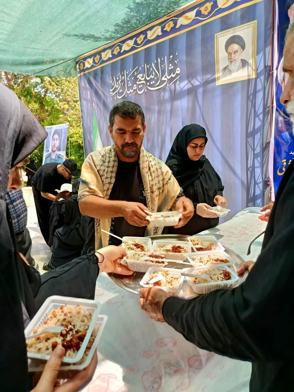 فعالیت مواکب مردمی اربعین حسینی بین راهی اندیمشک به روایت فیلم و عکس
