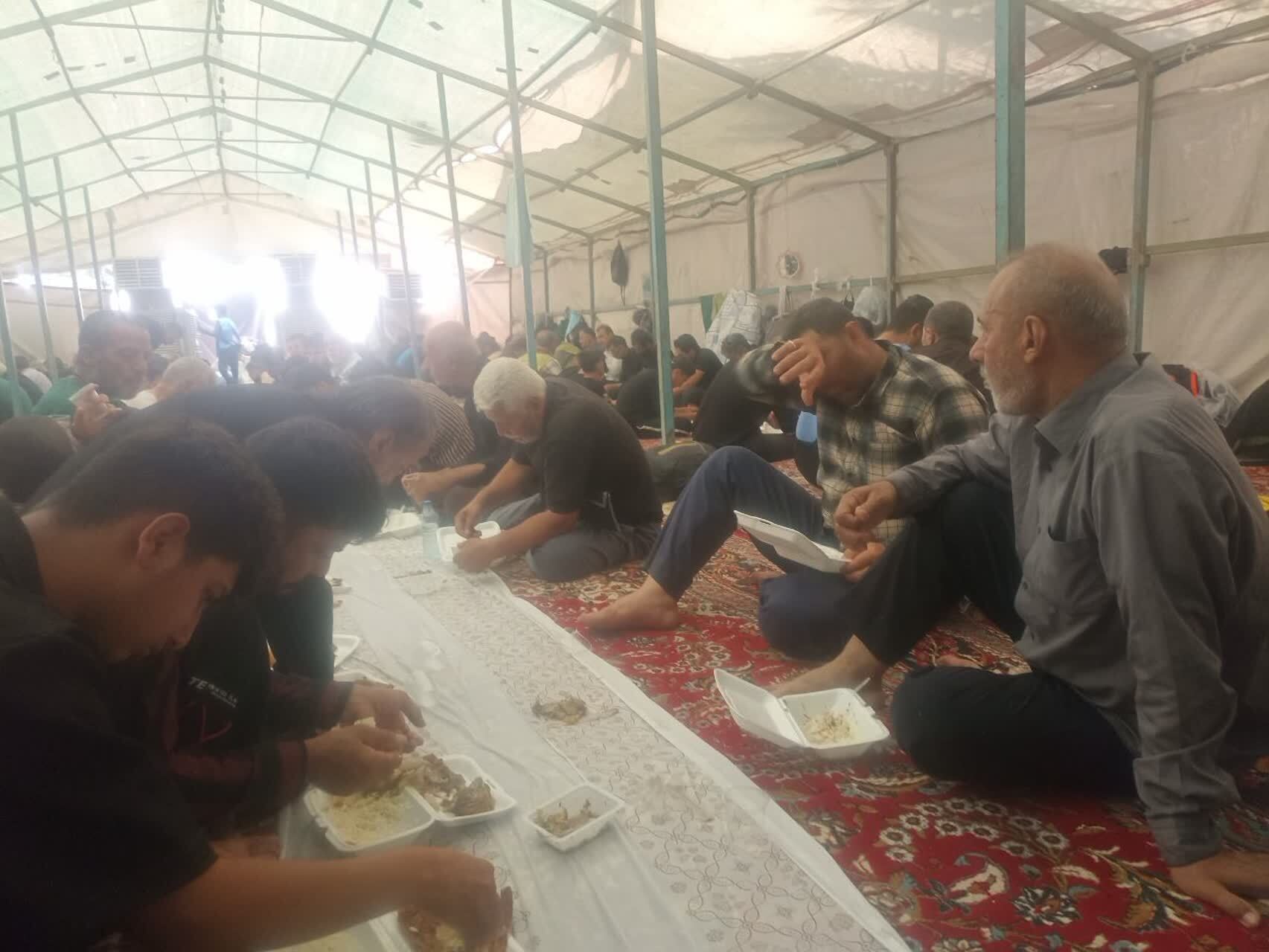 عشق و شور خدمت رسانی در مواکب اربعین حسینی خوزستانی مستقر در عراق به روایت فیلم و عکس